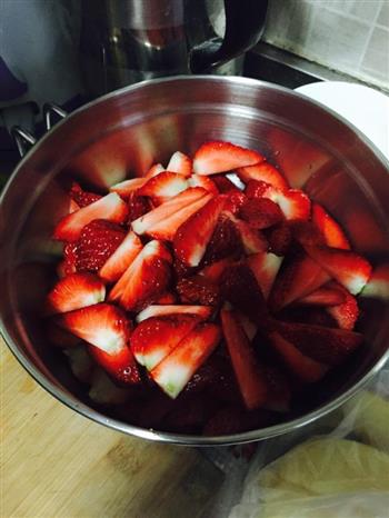自制草莓酱的做法步骤1