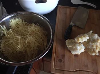 东北酸菜土豆丝的做法步骤2
