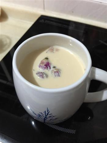玫瑰奶茶的做法步骤1