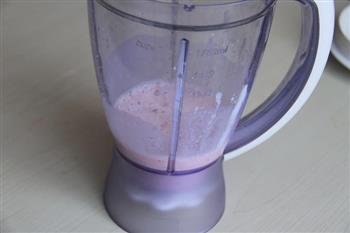 草莓酸奶冰的做法步骤5