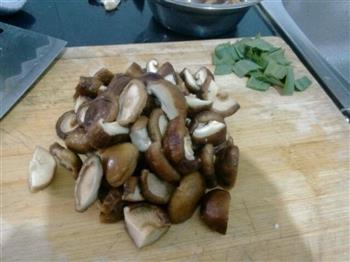 香菇豆腐烧排骨的做法步骤1