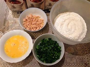 韭菜玉米肠鸡蛋饼的做法步骤1
