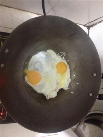 冬日暖胃煎蛋葱油面的做法步骤3