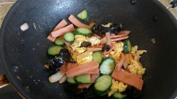 火腿黄瓜炒鸡蛋的做法步骤4