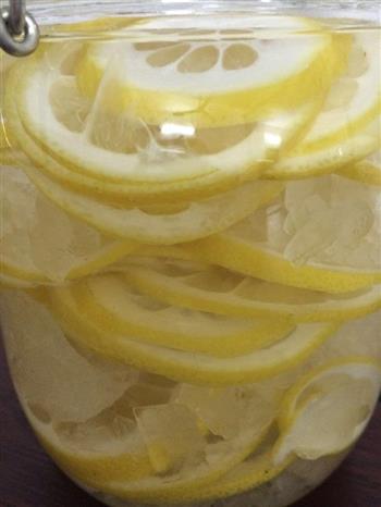 酸酸甜甜柠檬片的做法步骤2