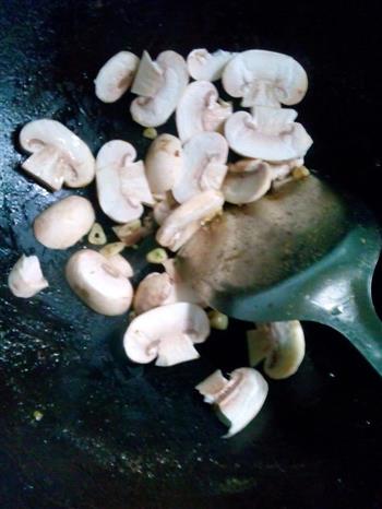 奶油蘑菇薄饼卷的做法步骤3