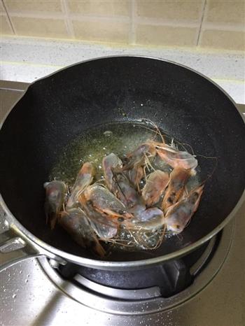 洋葱炒虾的做法步骤1