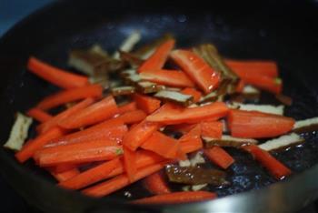 榨菜香干胡萝卜炒肉丝的做法步骤5