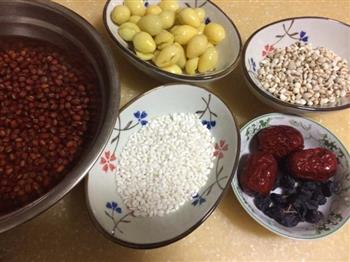 红豆白果养生粥的做法步骤1