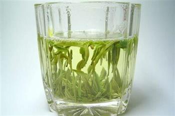 荔枝绿茶的做法步骤1