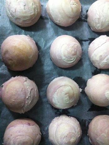 紫薯莲蓉蛋黄酥饼的做法步骤10