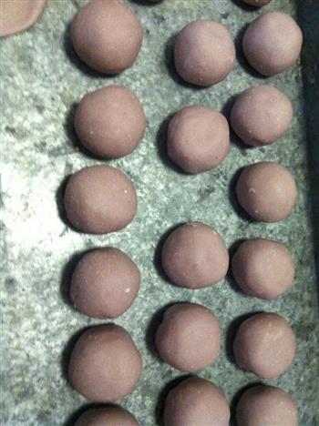 紫薯莲蓉蛋黄酥饼的做法步骤3