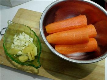 红萝卜泡菜片的做法步骤1
