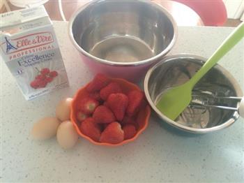 草莓蛋糕卷的做法步骤1