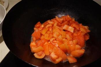 酸酸甜甜 番茄排骨汤的做法步骤3