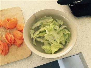 辣鲜露蔬菜炒面的做法步骤2