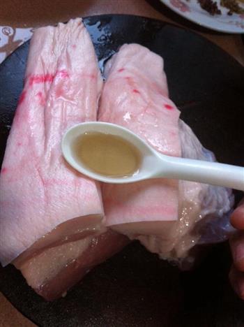 香卤猪腿肉+粉肠的做法图解1