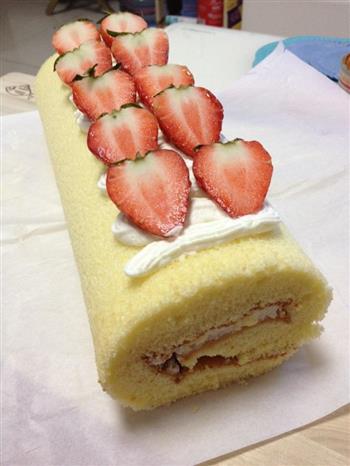 草莓奶油蛋糕卷的做法步骤12
