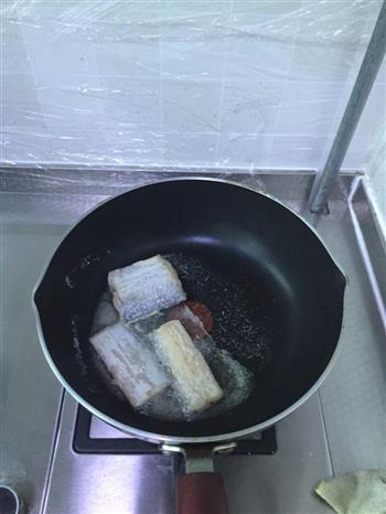 干烧带鱼的做法步骤2