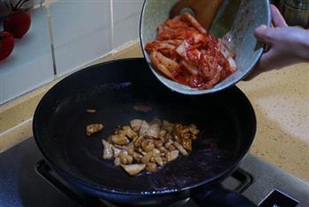 辣白菜炒肉的做法步骤6
