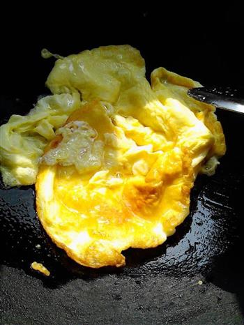 腊肠鸡蛋炒饭-一个人的简单美味的做法步骤3