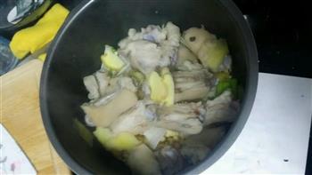 黄豆猪蹄美容汤的做法步骤3