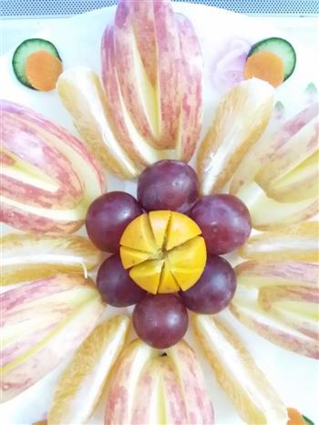 水果拼盘大杂烩苹果橘子葡萄减肥美容养颜色彩缤纷花世界的做法步骤7
