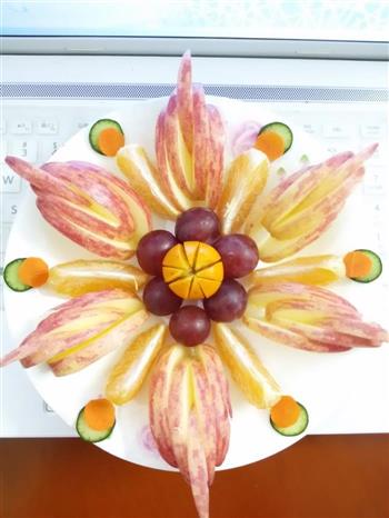 水果拼盘大杂烩苹果橘子葡萄减肥美容养颜色彩缤纷花世界的做法步骤8