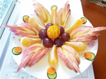 水果拼盘大杂烩苹果橘子葡萄减肥美容养颜色彩缤纷花世界的做法步骤9