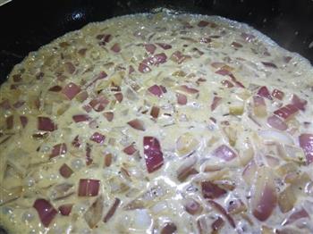 西冷牛排配奶油沙司黄油圆菇及黑胡椒烤土豆的做法步骤9