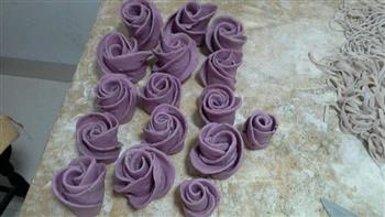 紫薯花形馒头的做法步骤1