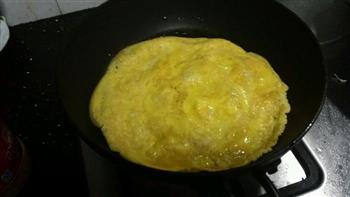 沙拉肉松卷蛋饼的做法步骤2