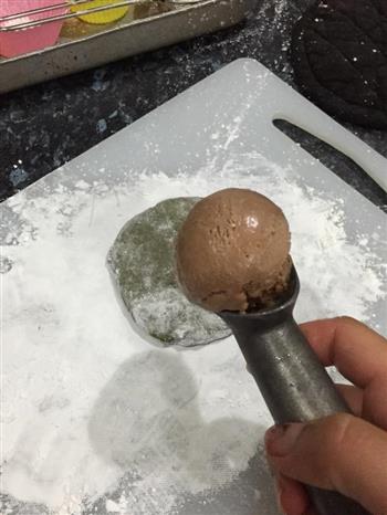 抹茶巧克力冰淇淋滚雪球的做法步骤4
