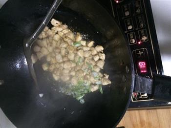 红烧鸡块炖土豆的做法图解2