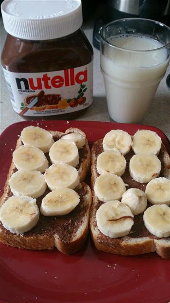 简易早餐nutella香蕉面包片的做法步骤1