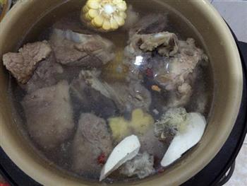 虫草花猪骨玉米汤-壮阳食补汤的做法步骤4