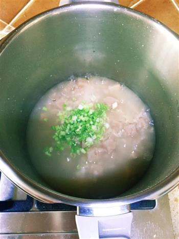 新春佳节清肠养胃的香芋芹菜粥的做法图解5