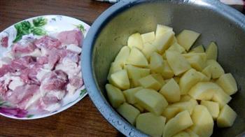 土豆炖肉的做法步骤1