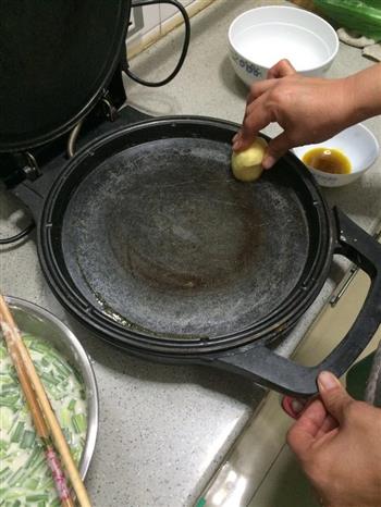 韭菜煎饼的做法步骤4