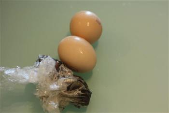 海参鸡蛋羹的做法步骤1