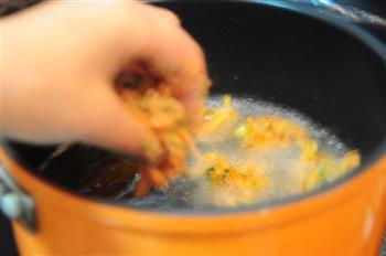 脆香带刺胡萝卜素丸子的做法步骤10