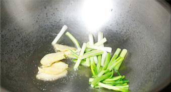 虾仁豆腐海蛤汤的做法步骤1