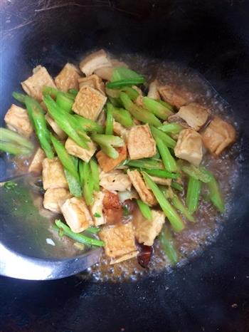 芹菜烧千叶豆腐的做法步骤3