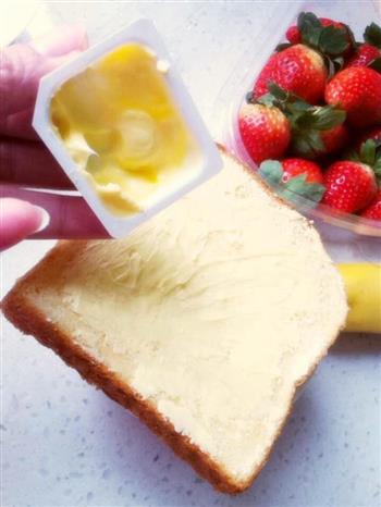 奶油水果三明治的做法步骤2