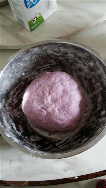 紫薯玫瑰花卷的做法步骤3