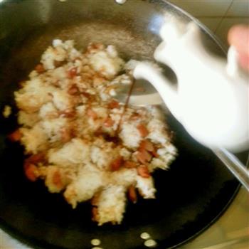 香肠鸡蛋酱油炒饭的做法步骤11