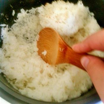 香肠鸡蛋酱油炒饭的做法步骤4