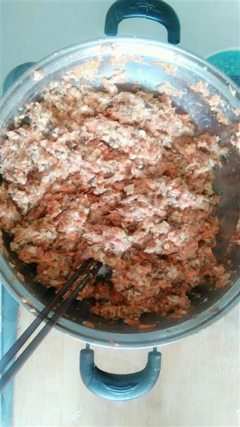 胡萝卜香菇鲜肉混沌的做法步骤2