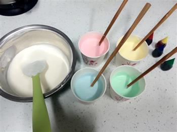 酸奶彩虹慕斯的做法步骤3