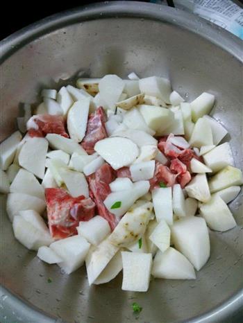 芋头萝卜排骨汤，冬日养生汤的做法图解1
